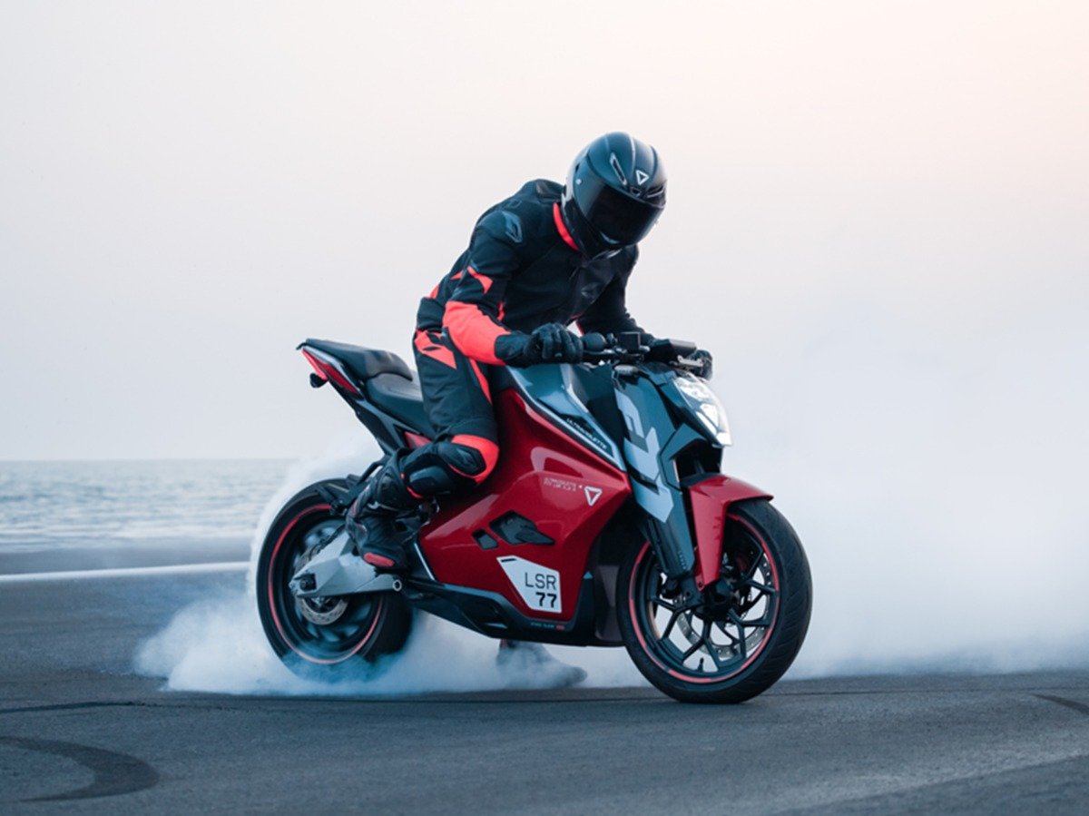 Smart Technology Integration in Motorcycle Racing: Enhancing Performance and Safety